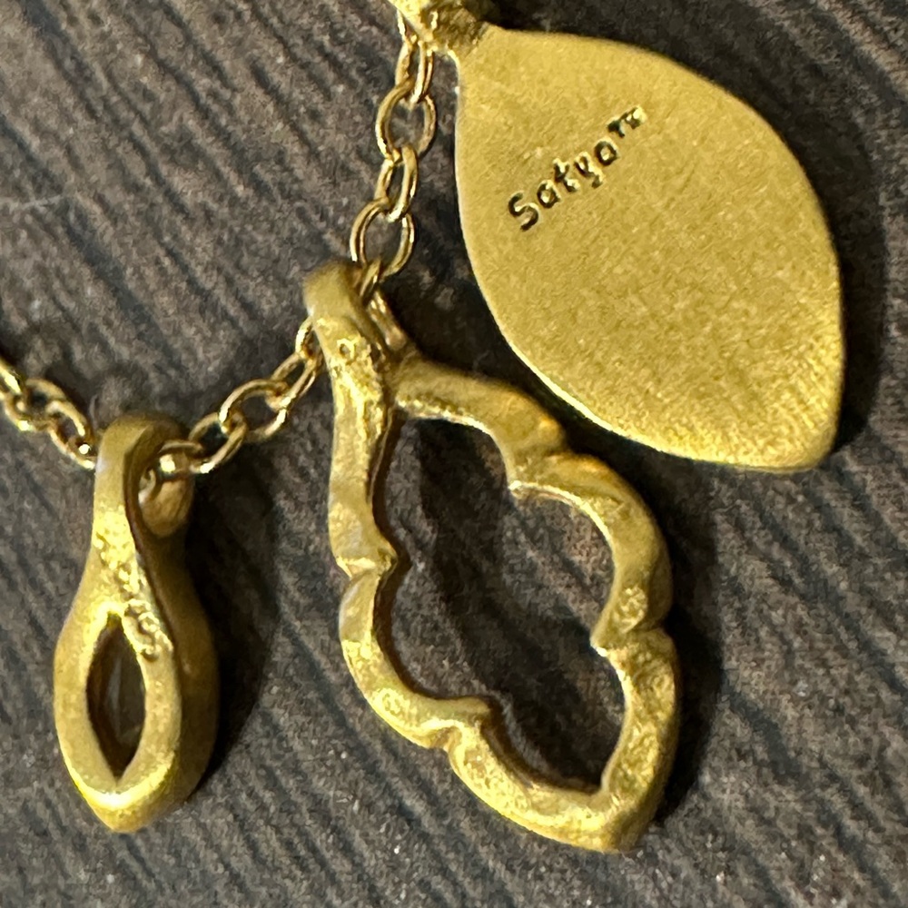 SATYA Gorgeous 3 charm pendant Necklace 18” - Picture 3 of 4